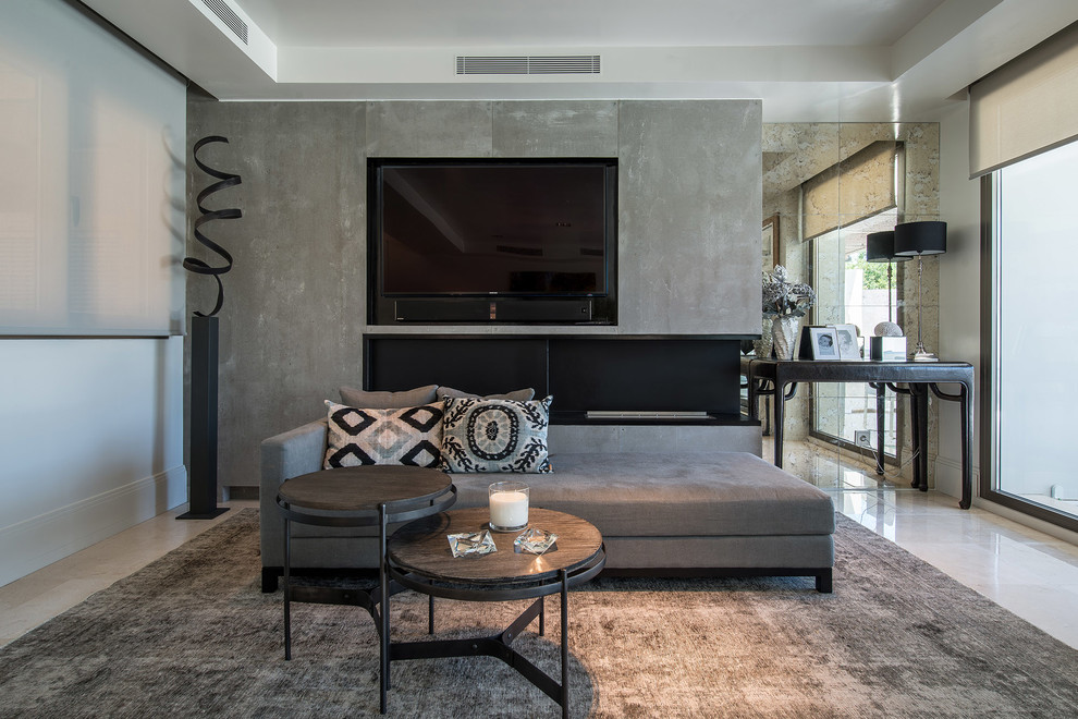 マドリードにある高級な広いコンテンポラリースタイルのおしゃれなリビング (白い壁、磁器タイルの床、暖炉なし、壁掛け型テレビ、ガラス張り) の写真