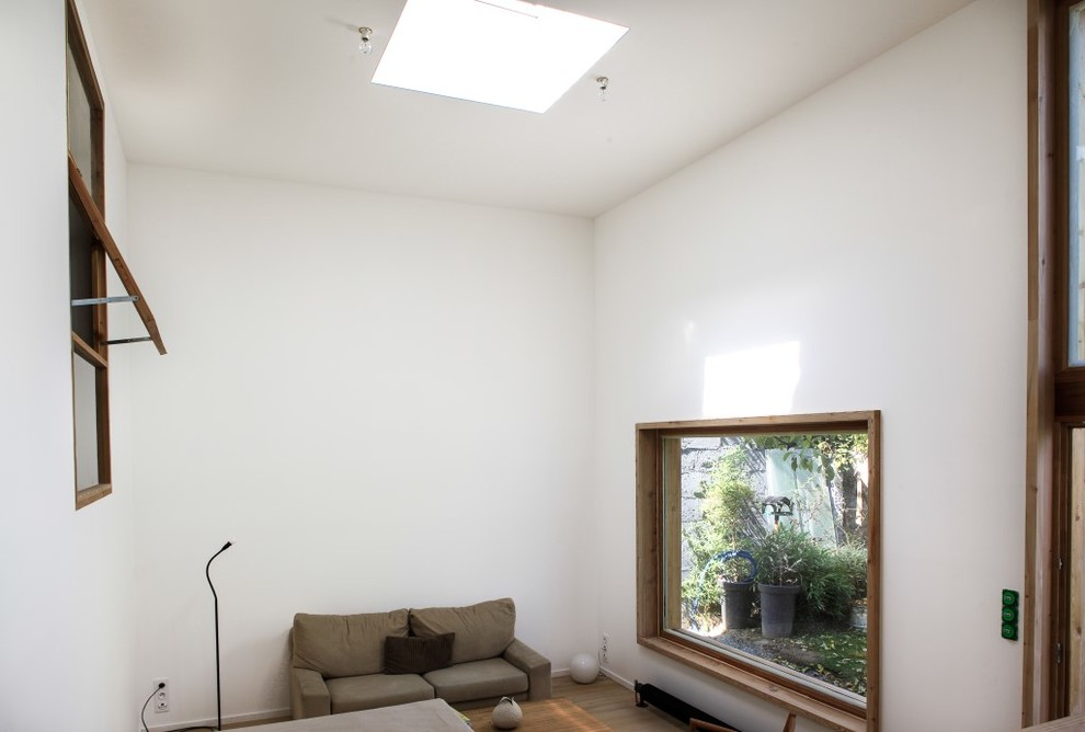 Example of a minimalist living room design in Nantes