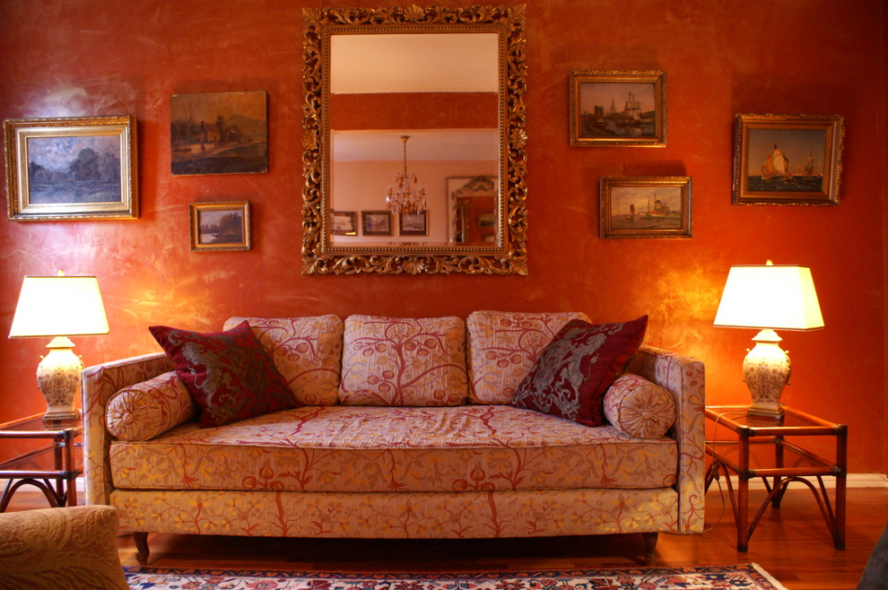 Inspiration for a small traditional living room in Lyon with a reading nook and orange walls.