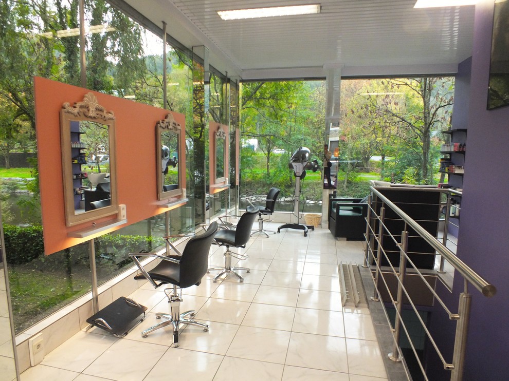 Aménagement d'un Salon de Coiffure Contemporary Living Room Other