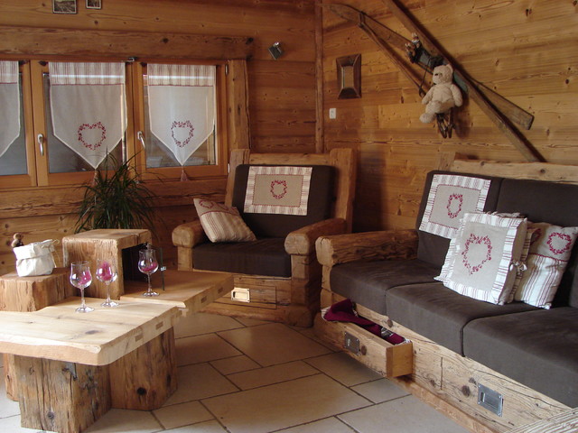 Aménagement de salon avec banquette Vieux bois sur mesure - Montagne -  Salon - Dijon - par ECRIN DE BOIS | Houzz