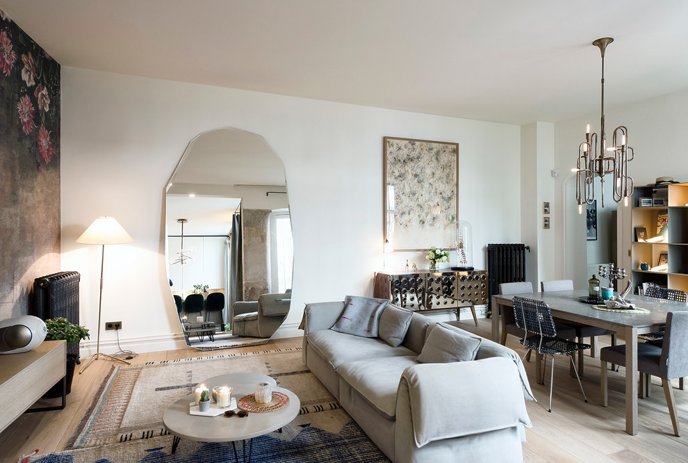 На фото: открытая, парадная гостиная комната среднего размера:: освещение в современном стиле с белыми стенами и светлым паркетным полом без камина, телевизора