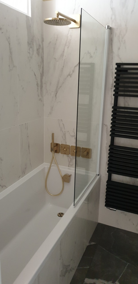 Inspiration för stora moderna badrum, med marmorgolv