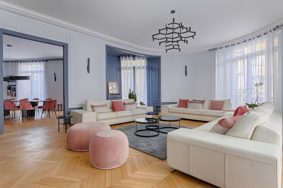 Expansive scandinavian open plan living room in Paris.