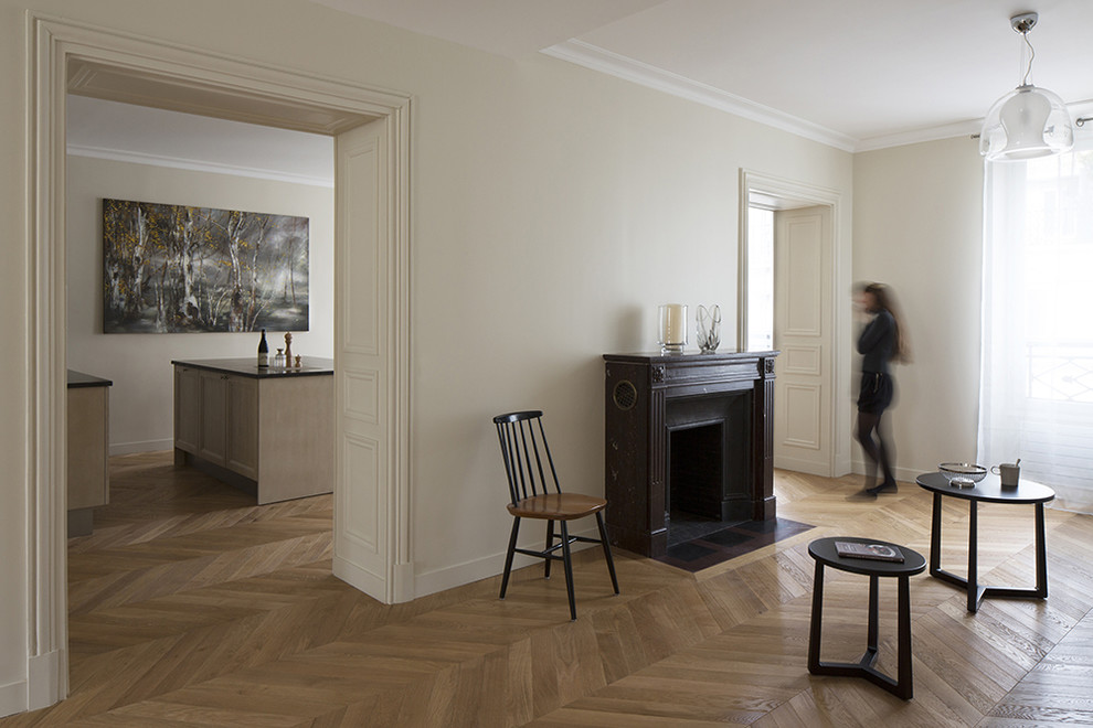 Living room - transitional living room idea in Paris