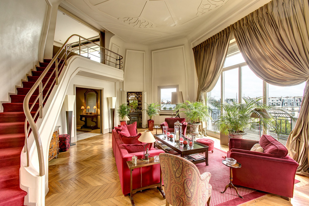 Inspiration for a classic formal mezzanine living room in Paris with white walls and medium hardwood flooring.