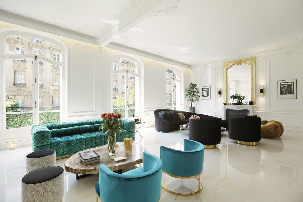 Ispirazione per un grande soggiorno classico aperto con pareti bianche, pavimento in marmo e pavimento beige