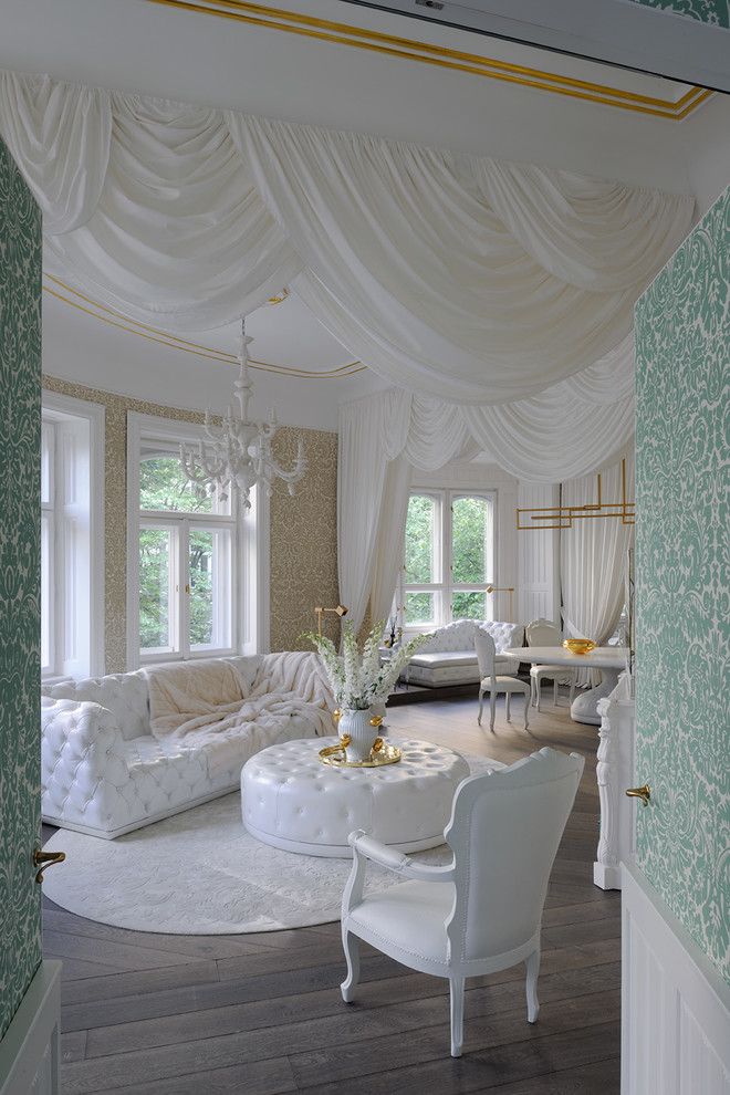 Inspiration för ett stort vintage separat vardagsrum, med ett finrum, flerfärgade väggar och mellanmörkt trägolv