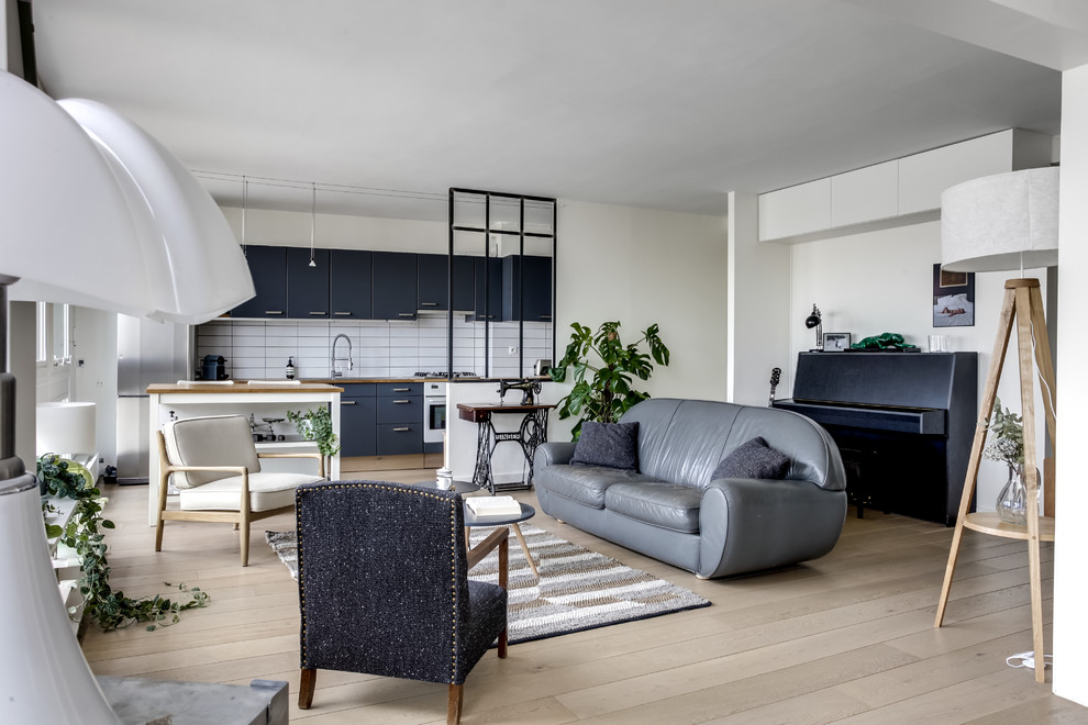 Design ideas for a bohemian living room in Paris.