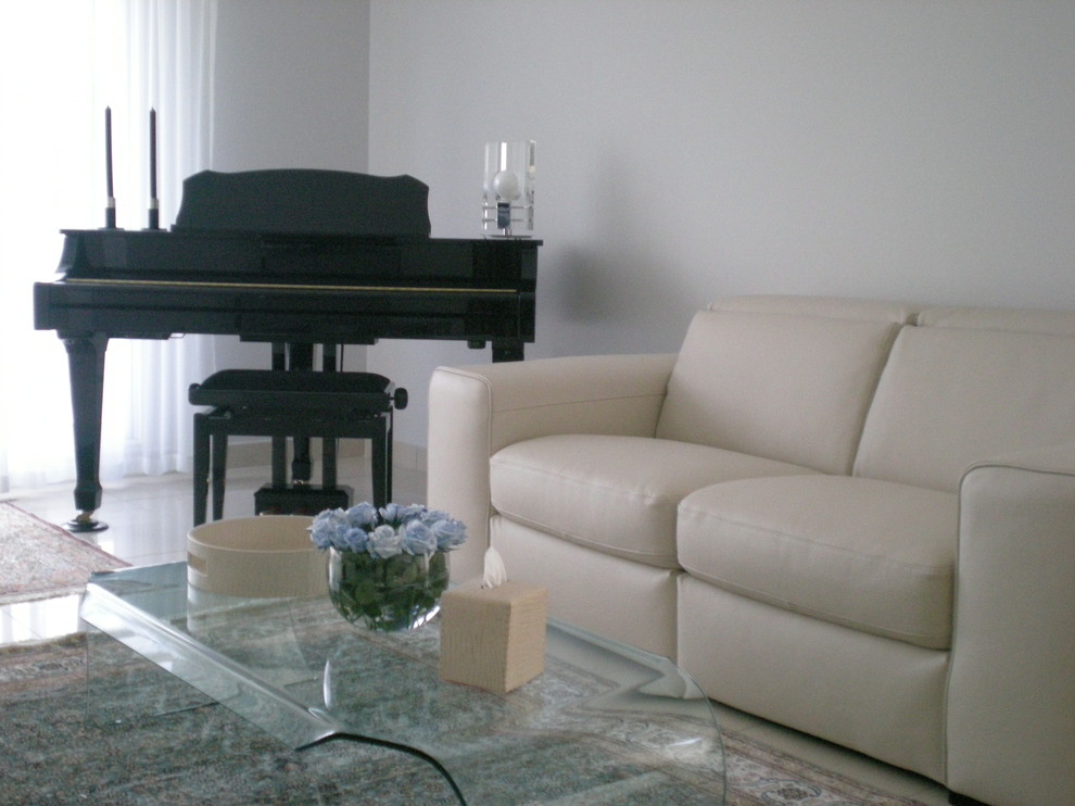 Example of a minimalist living room design in Nice