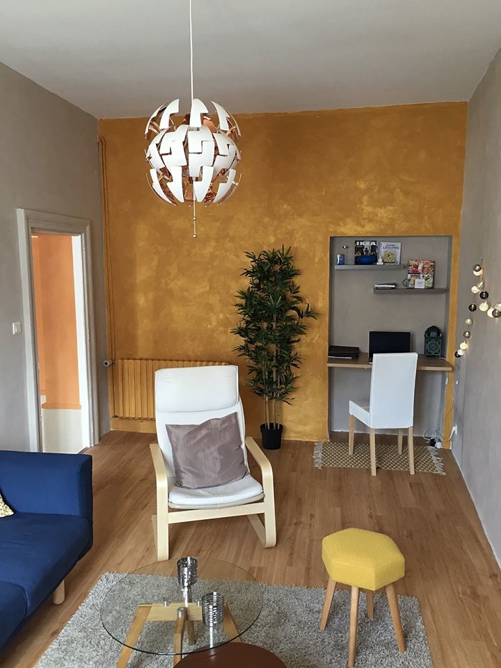 Living room - small scandinavian enclosed light wood floor living room idea in Nantes with yellow walls, no fireplace and a wall-mounted tv
