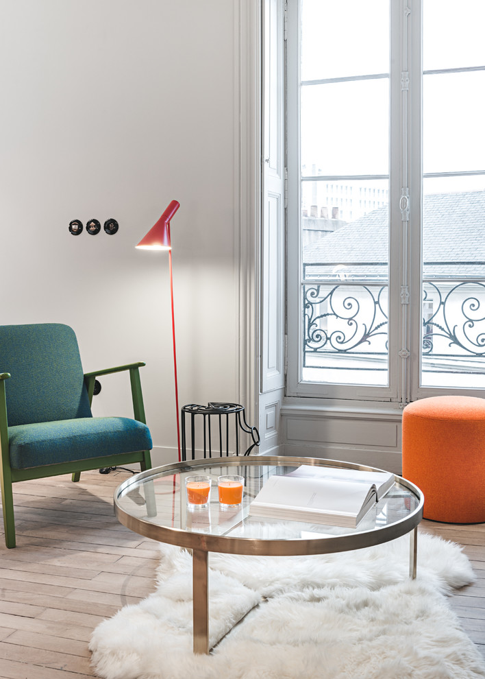 Living room - contemporary living room idea in Nantes