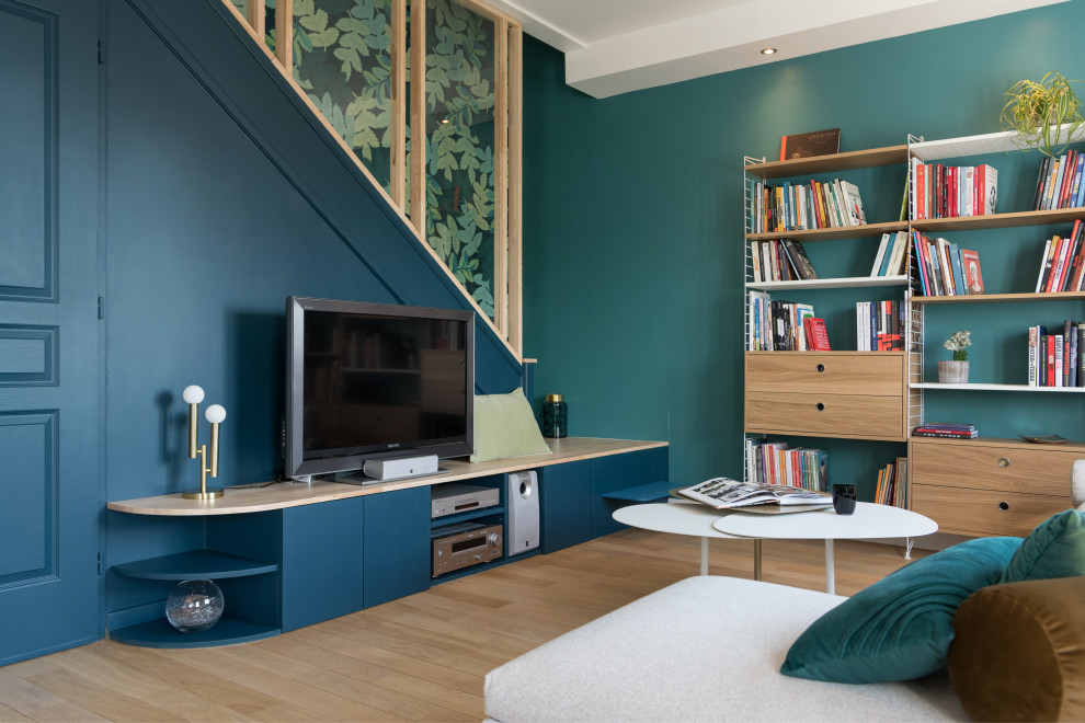 This is an example of a contemporary living room in Lyon.