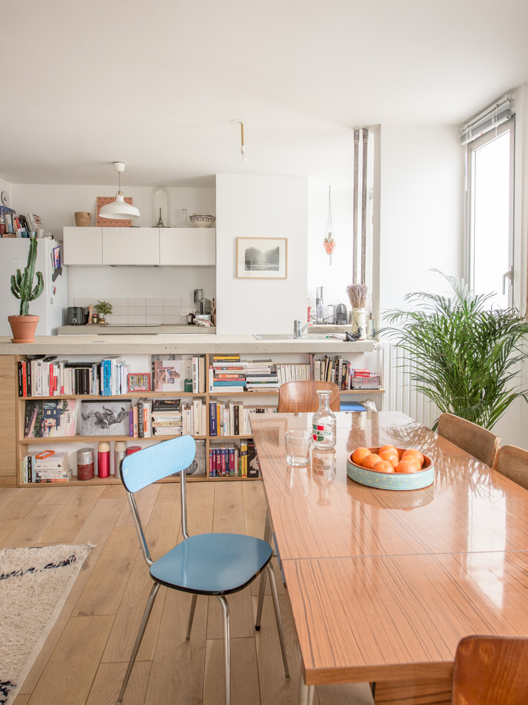 Danish living room photo in Montpellier