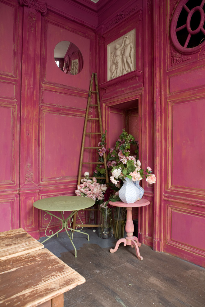 Inspiration for a shabby-chic style living room remodel in Paris
