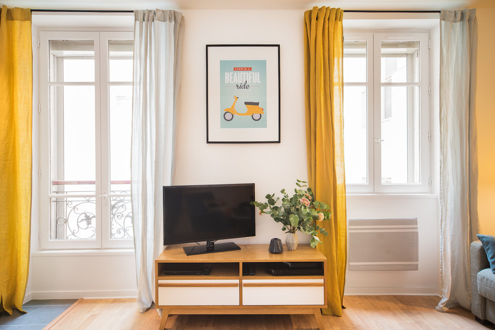 This is an example of a modern living room in Paris.