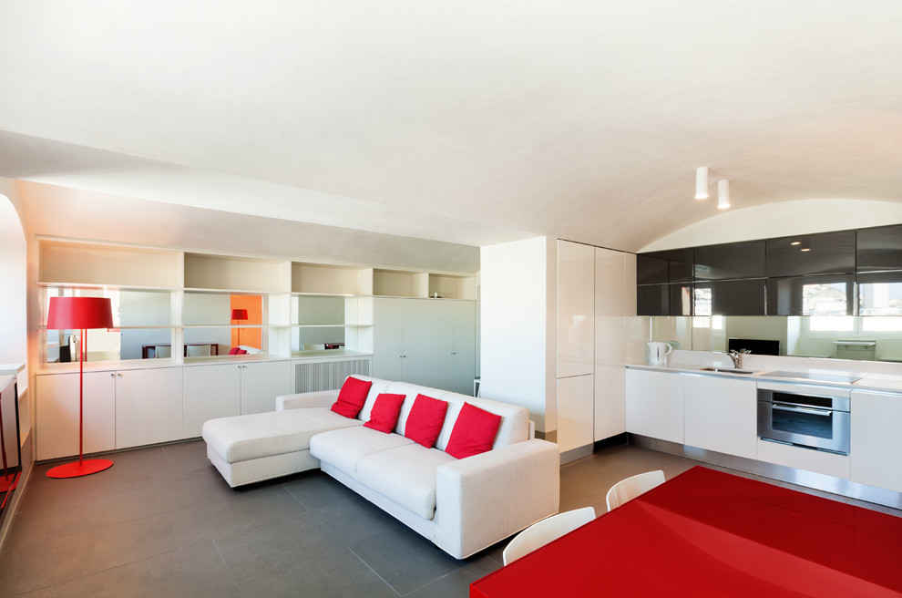 Immagine di un grande soggiorno moderno aperto con pareti bianche, pavimento in cemento, nessuna TV e pavimento grigio