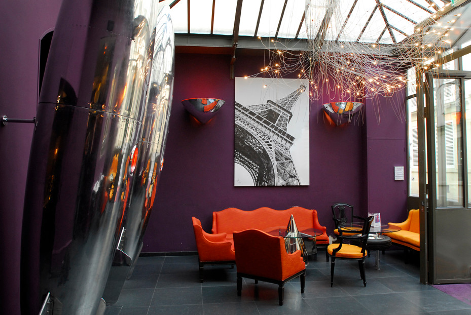Design ideas for an urban living room in Paris.