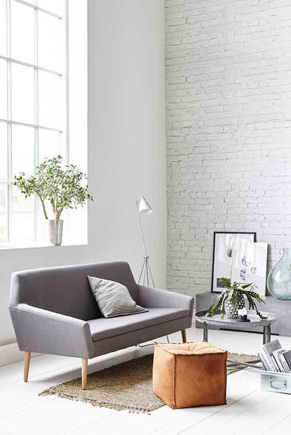 Inspiration for a scandinavian living room remodel in Toulouse