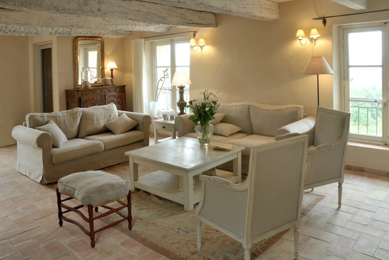 Design ideas for a traditional living room in Marseille.