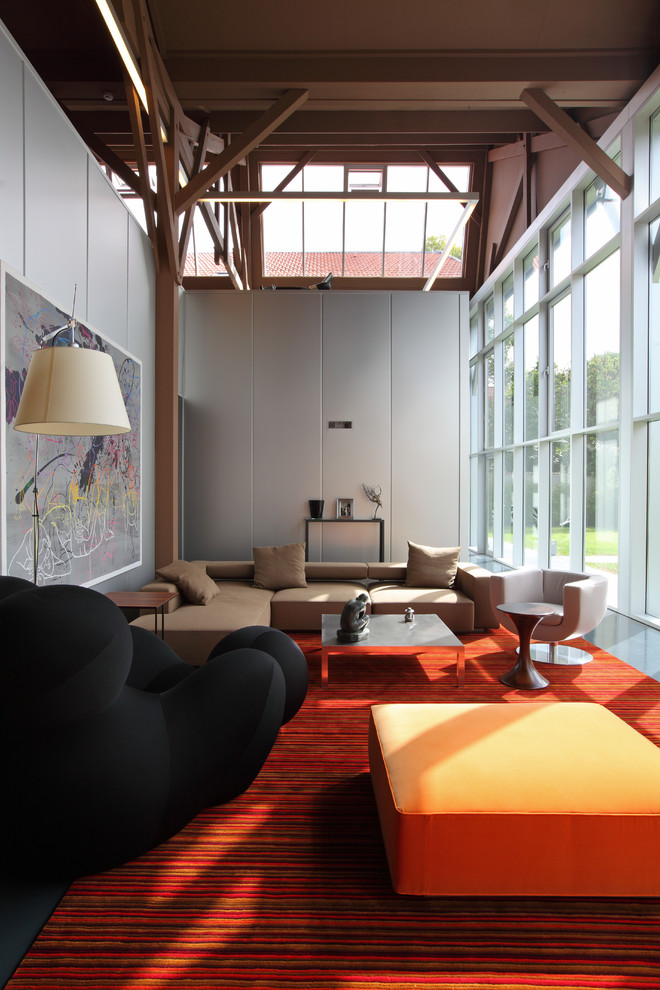 Diseño de salón para visitas abierto contemporáneo grande sin chimenea y televisor con paredes grises