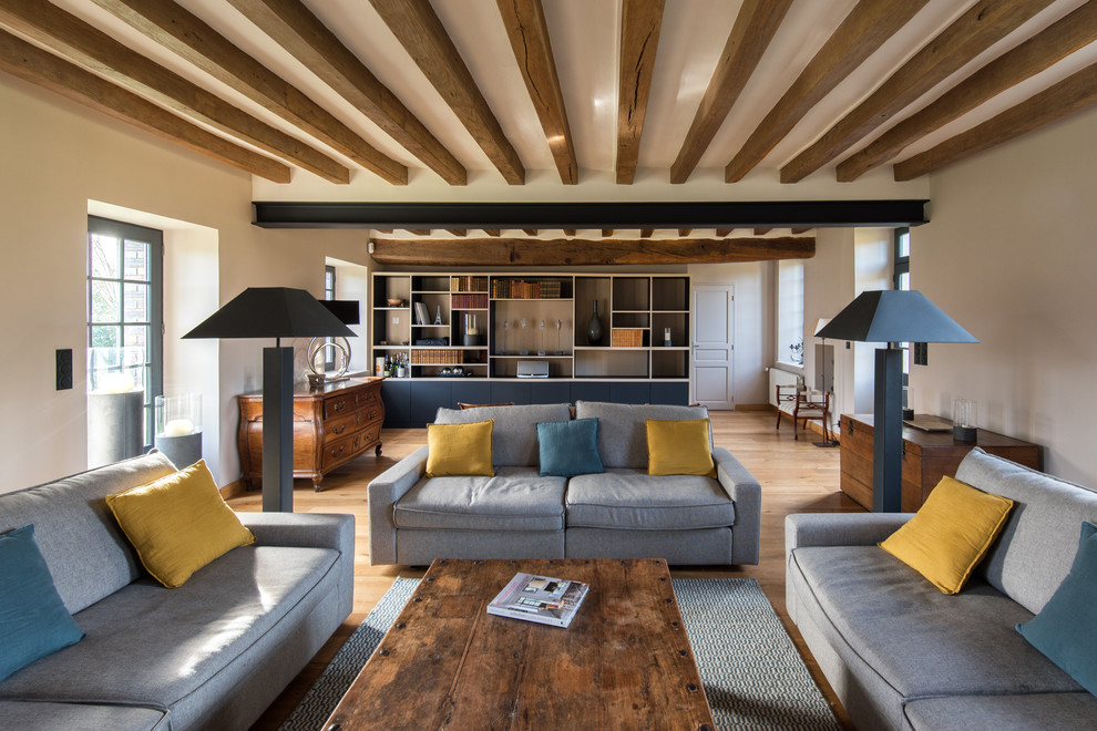 Design ideas for a rural living room in Paris.