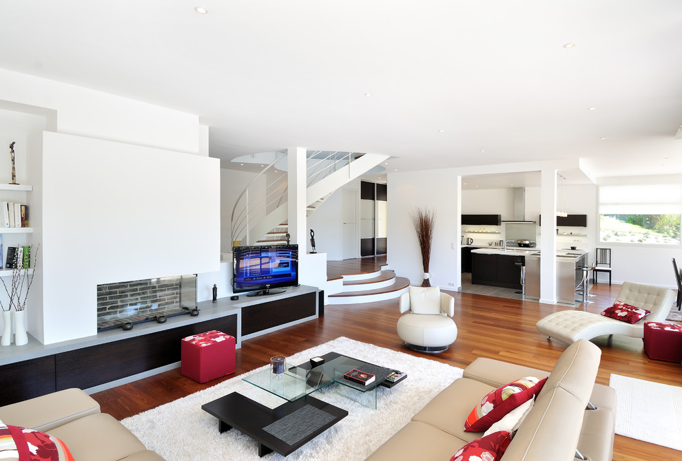 This is an example of a modern living room in Reims.