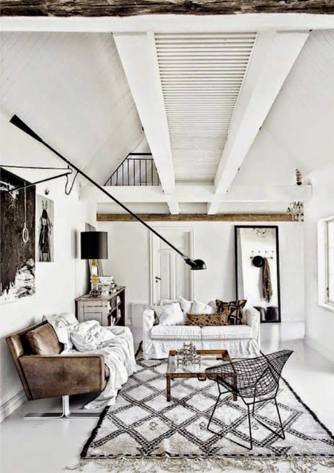Источник вдохновения для домашнего уюта: гостиная комната среднего размера в стиле фьюжн с белыми стенами и коричневым диваном