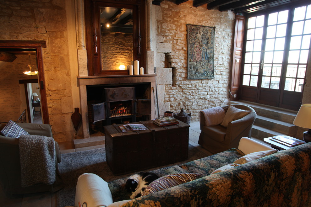 Medieval house dating back hundreds of years - Farmhouse - Living Room