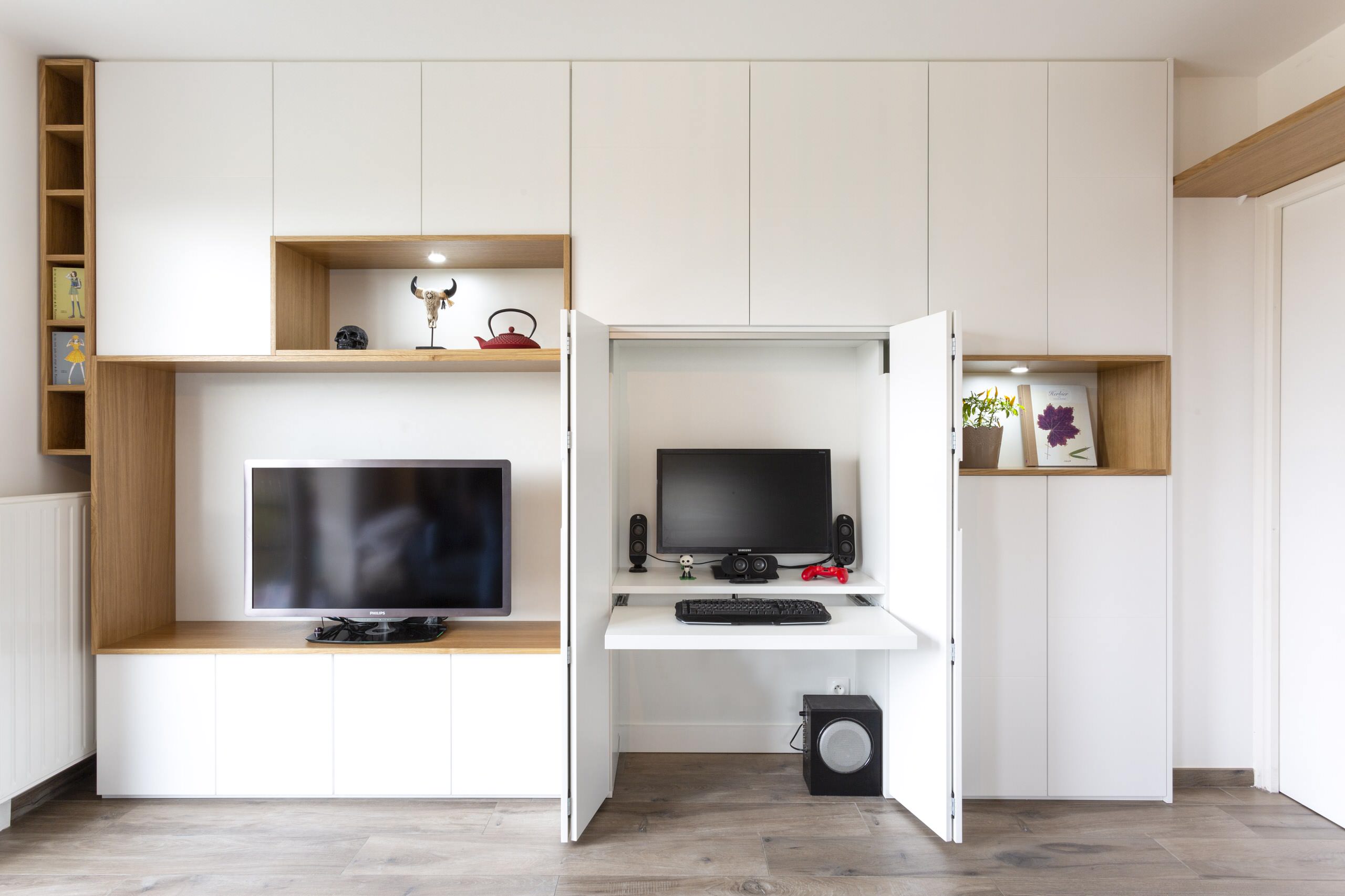 Meuble TV et Bureau - Laqué Blanc Mat et Placage Chêne Massif - 7825€ -  Contemporary - Living Room - Paris - by BOIS ET BLANC | Houzz