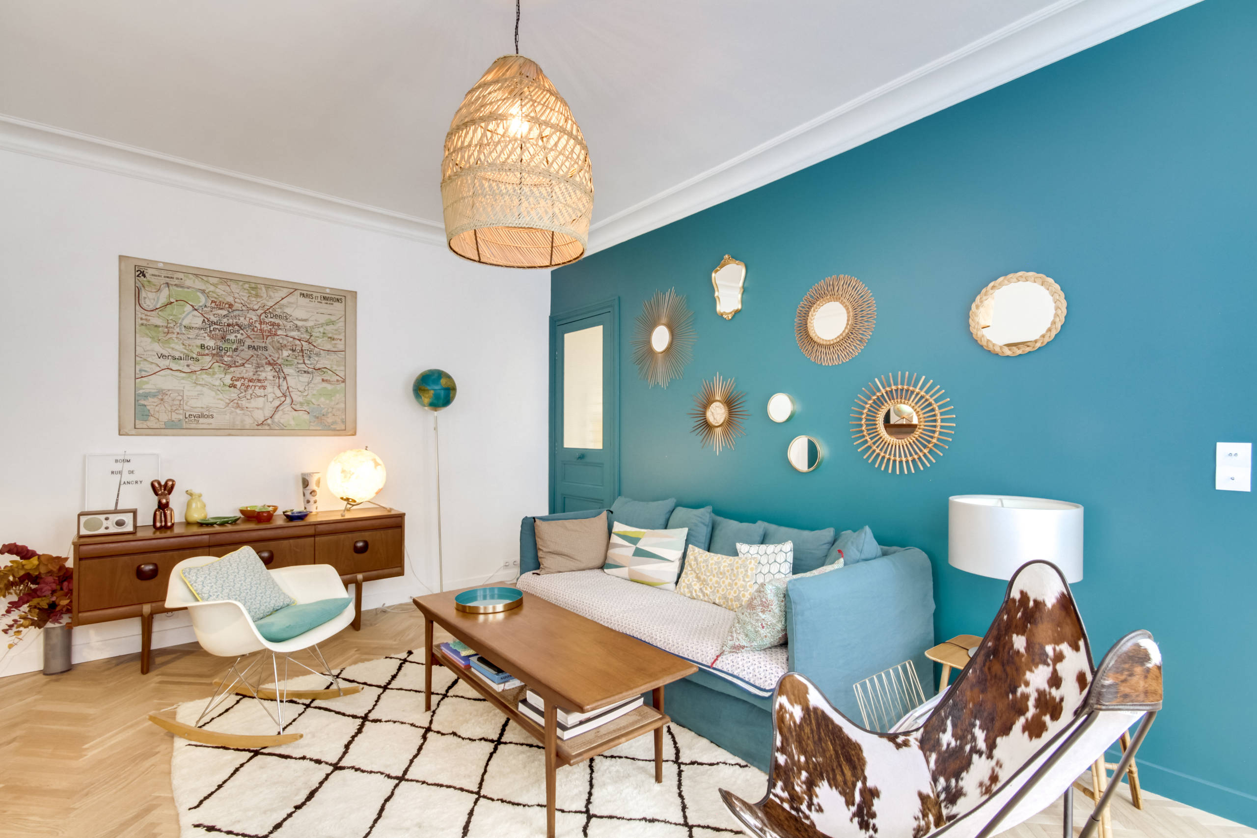 75 photos et idées déco de salons turquoises avec un mur bleu - Janvier  2024 | Houzz FR