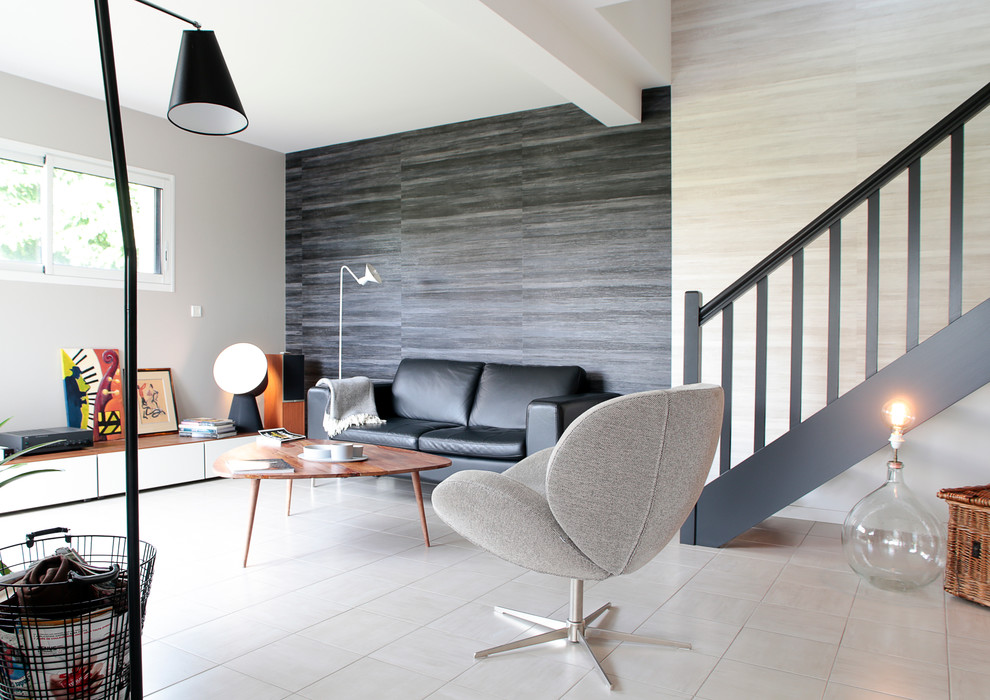 Ispirazione per un soggiorno design aperto e di medie dimensioni con pareti nere e pavimento con piastrelle in ceramica