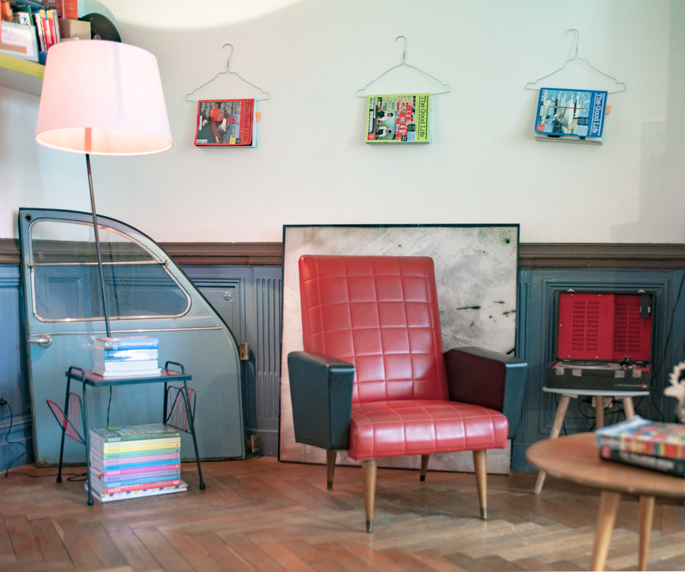 Living room - mid-century modern living room idea in Bordeaux