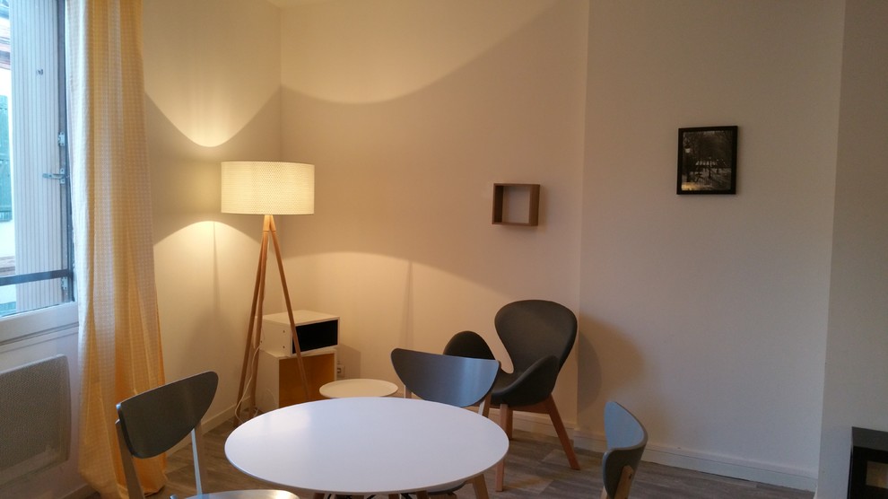Photo of a scandi living room in Toulouse.