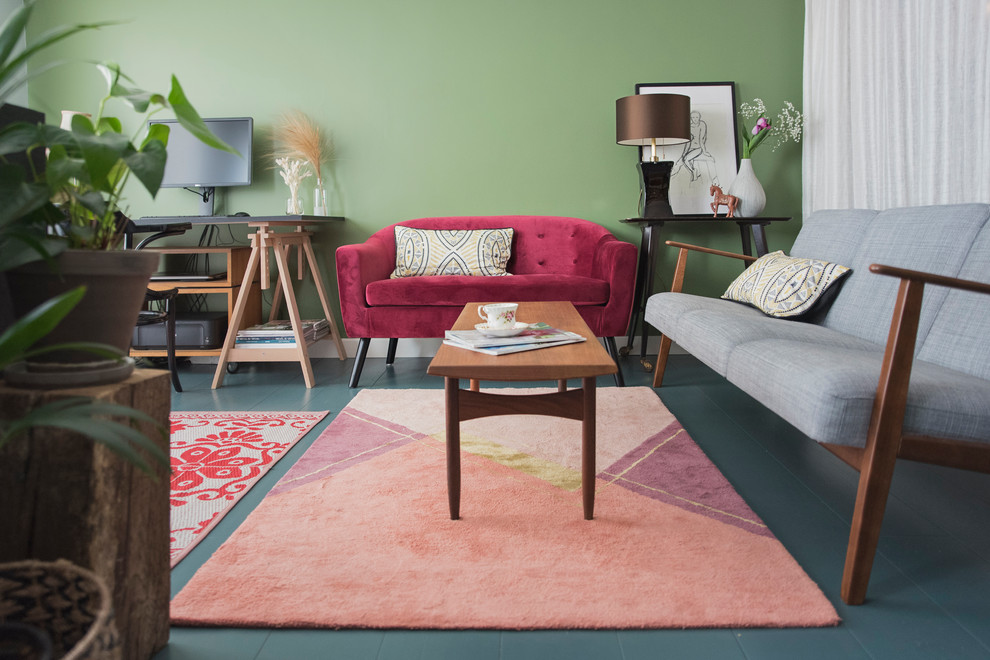 Idee per un soggiorno contemporaneo di medie dimensioni e aperto con pareti verdi, pavimento in legno verniciato e pavimento blu