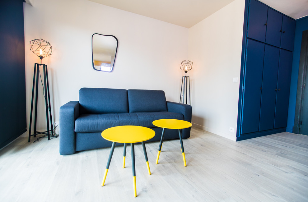 Medium sized scandi open plan living room in Paris with white walls, light hardwood flooring and beige floors.