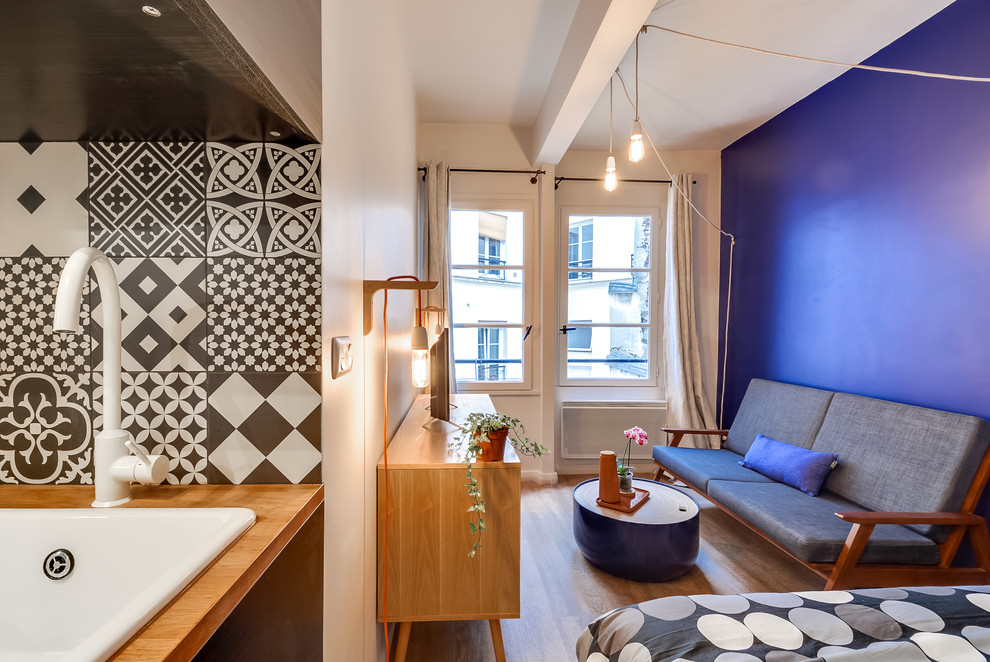 Small contemporary living room in Paris.