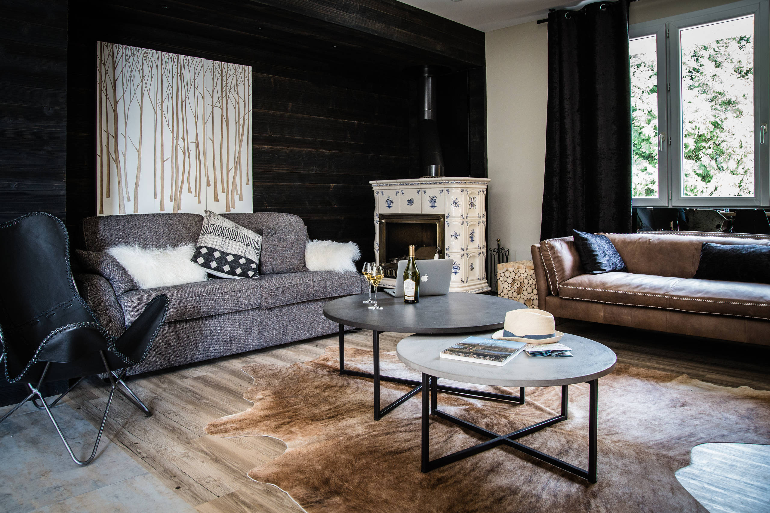75 Rustic Living Room with Black Walls Ideas You'll Love - September, 2023  | Houzz