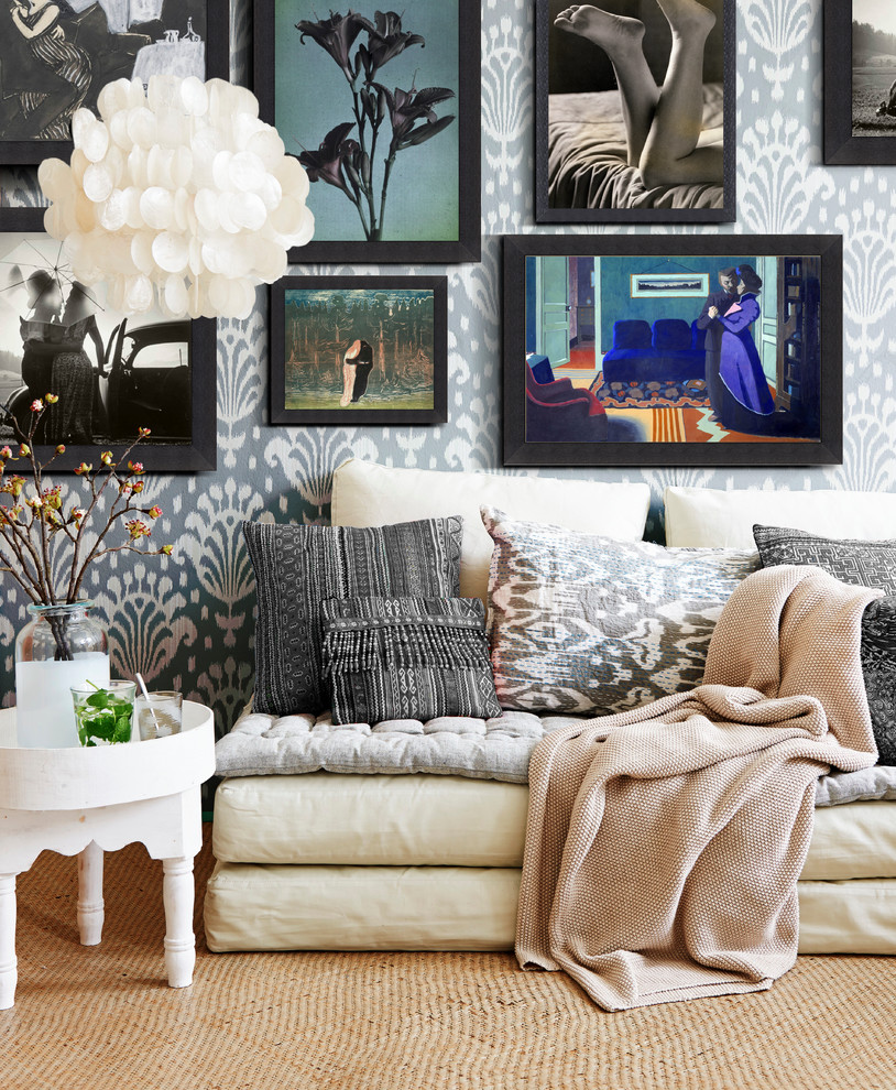 Repräsentatives Klassisches Wohnzimmer mit grauer Wandfarbe in Paris