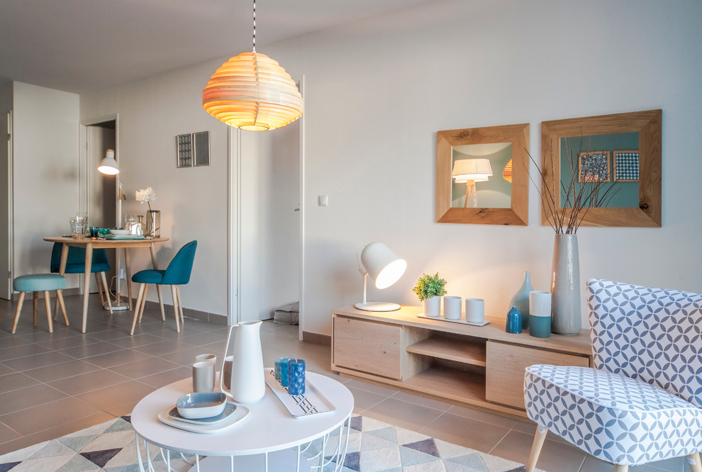 Источник вдохновения для домашнего уюта: открытая гостиная комната среднего размера в скандинавском стиле с белыми стенами и полом из керамической плитки без камина, телевизора