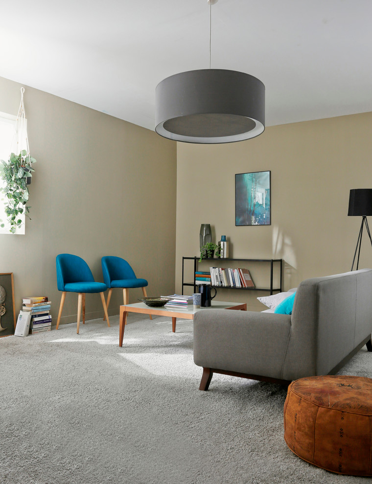 Foto di un soggiorno contemporaneo di medie dimensioni e aperto con pareti beige, moquette, nessun camino e nessuna TV