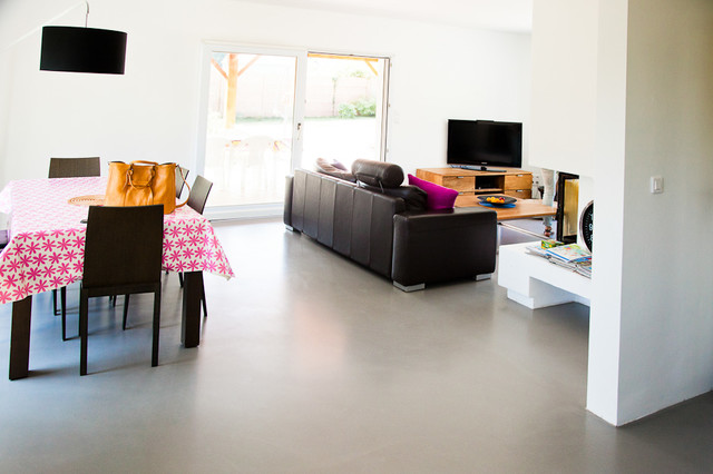 Sol béton ciré sur carrelage existant - Contemporary - Living Room - Nantes  - by Matisse Nantes | Houzz IE