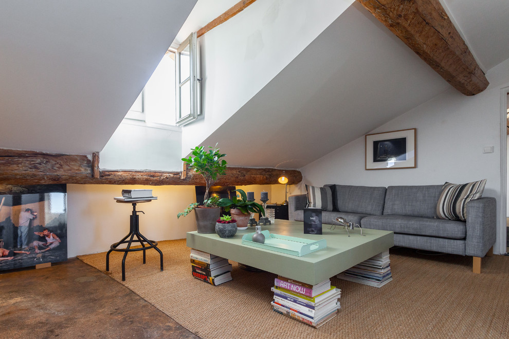 Источник вдохновения для домашнего уюта: гостиная комната среднего размера в стиле рустика с белыми стенами без камина, телевизора