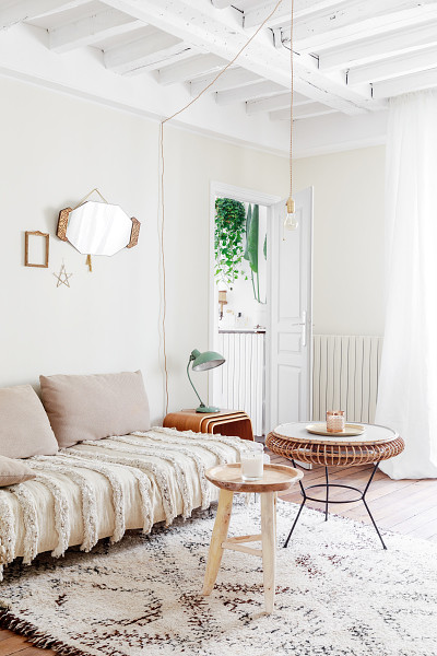 Design ideas for an eclectic living room in Paris.