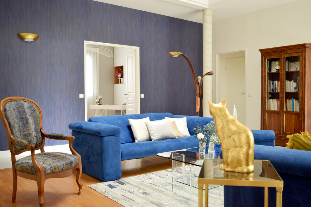 Idee per un soggiorno tradizionale di medie dimensioni con pavimento in legno massello medio e pavimento beige