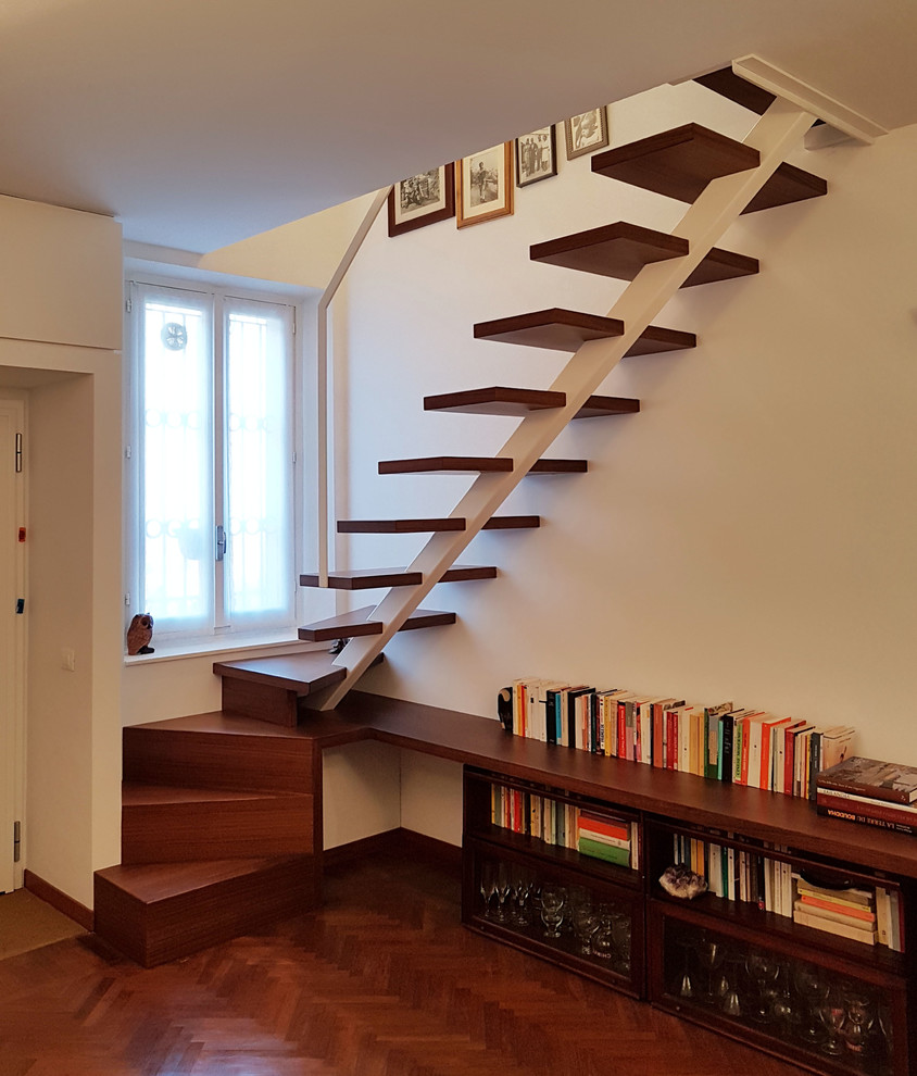 Réalisation d'un petit escalier minimaliste.