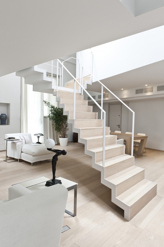 Idée de décoration pour un grand escalier design en L avec des marches en bois, des contremarches en bois et éclairage.