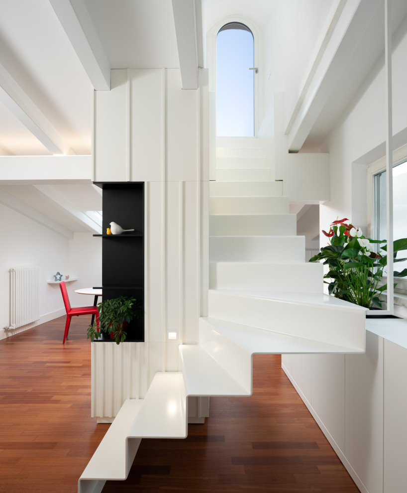 Пример оригинального дизайна: лестница на больцах, среднего размера в стиле модернизм
