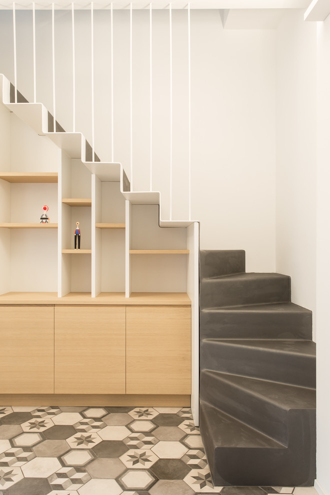 This is an example of a scandi metal straight staircase in Milan with metal risers.