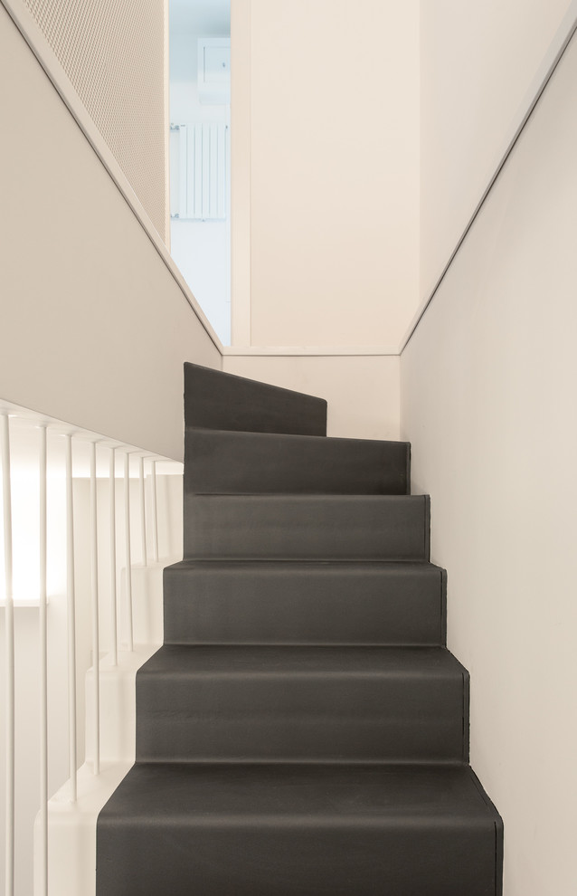 Staircase - scandinavian metal straight staircase idea in Milan with metal risers